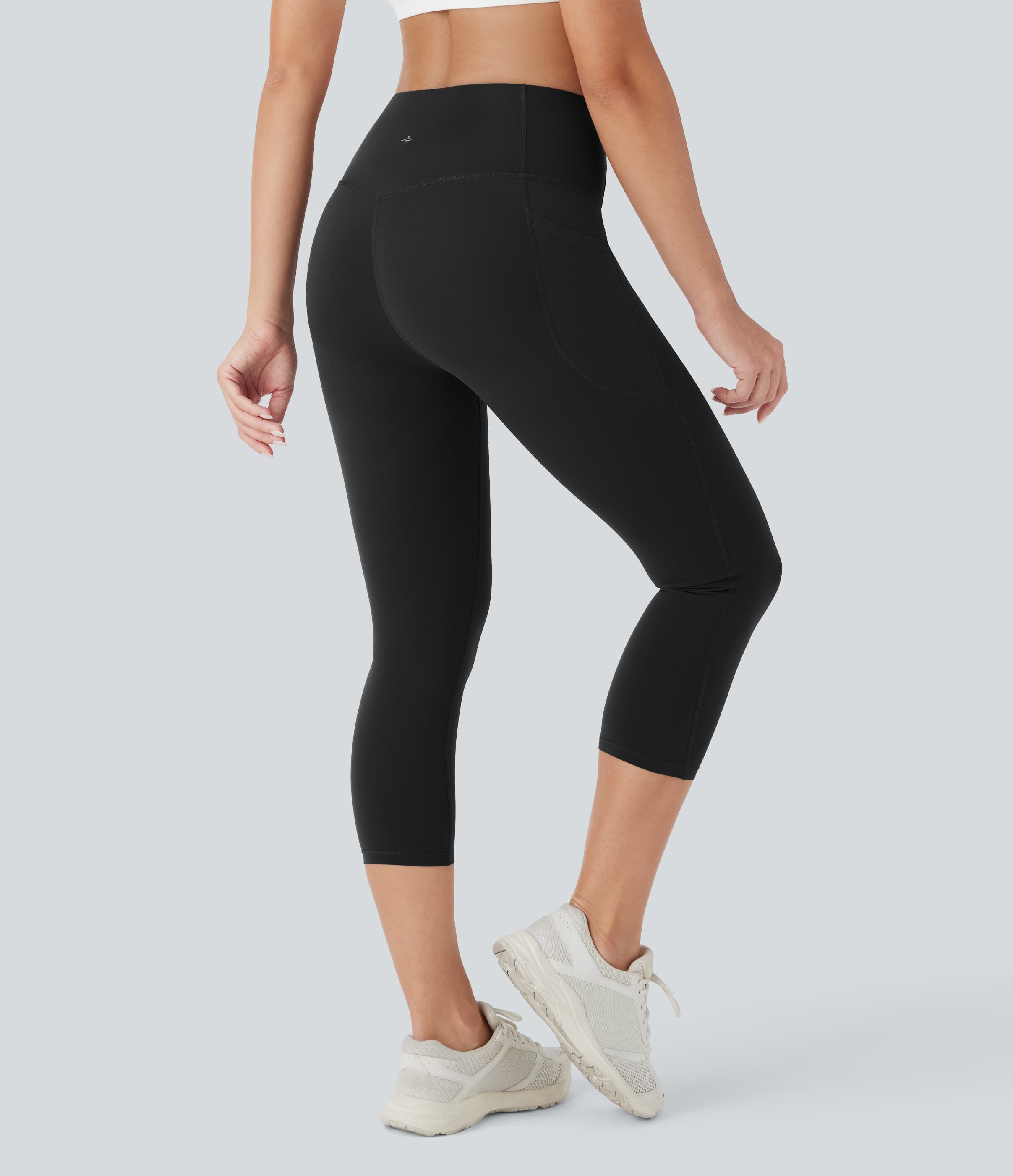 High Waisted Butt Lifting Tummy Control Shaping Capri Tights Women Active Scrunch Leggings with Pockets